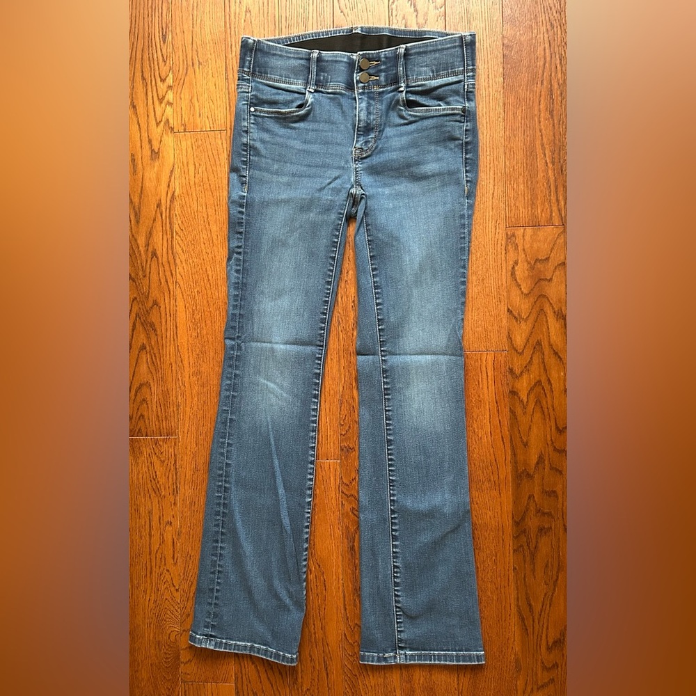 Apt 9 women's size 6 bootcut mid rise jeans with tummy control